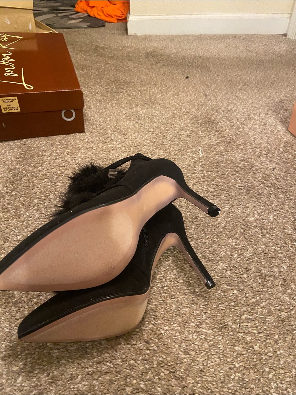 Black heel boots - Picture 2 of 3